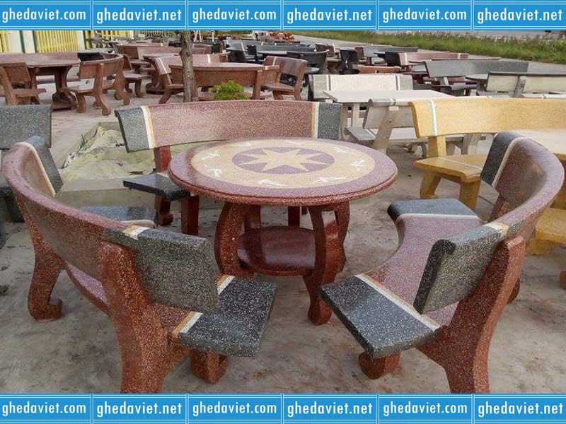 Bộ bàn ghế đá tròn in hoa văn trống đồng 3 ghế GDM-11